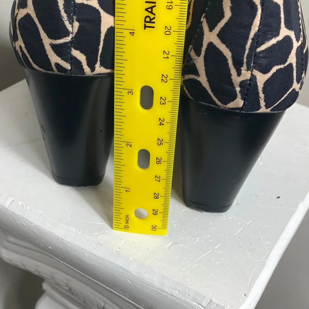 Bandolino Black and Cream Patterned Flats - Picture 7 of 7